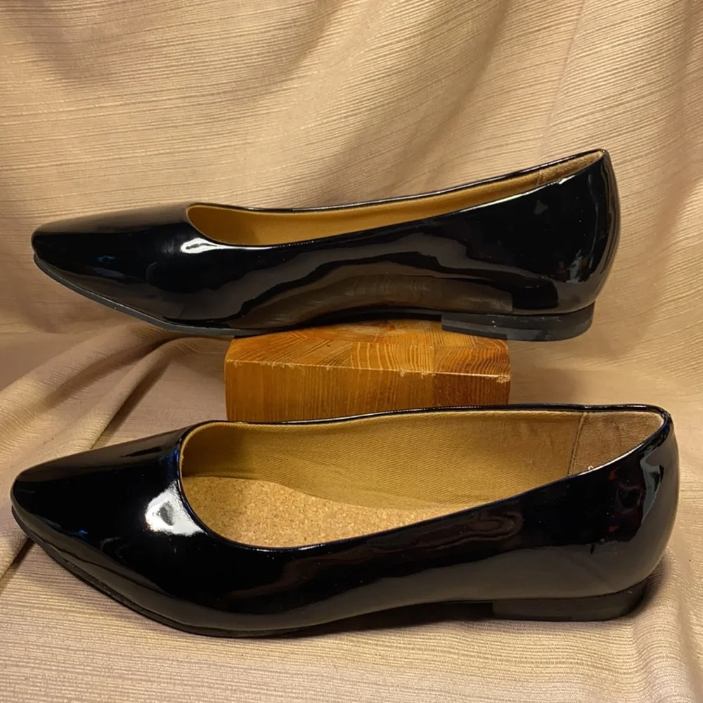 NWOT Ahimsa point toe cork footbed flats 2